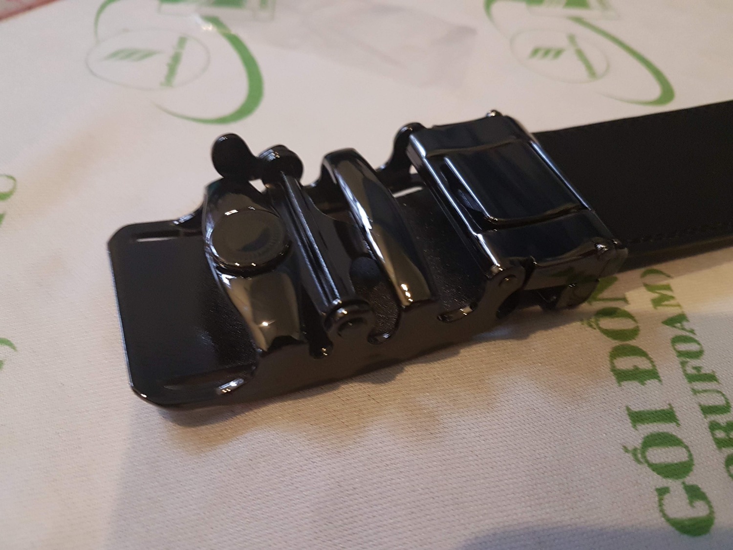 Sản phẩm đóng gói kỹ
Sản phẩm đúng như miêu tả trên website
Không biết dùng lâu dài ra sao nhưng cảm giác tốt.
Có điều hơi to theo chiều ngang (đầu 4cm, dây 3.5cm)
bonus: được bảo hành 1 năm, không biết thật không