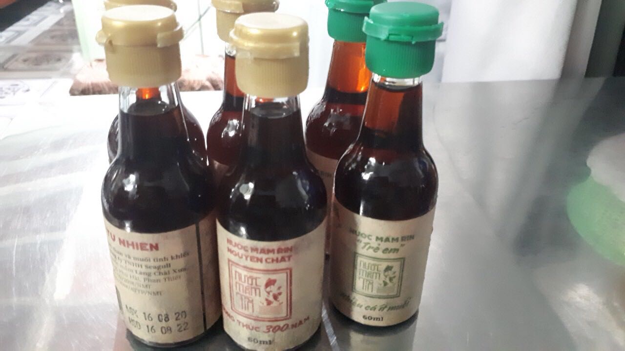 Nước mắm trẻ em ngon kg mặn,chai thủy tinh rất đẹp,được mua kèm khuyến mãi,hàng đóng gói rất kỹ Nước mắm trẻ em ngon kg mặn,chai thủy tinh rất đẹp,được mua kèm khuyến mãi,hàng đóng gói rất kỹ