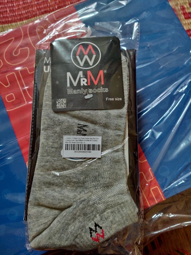 Tổng quan mình thấy chất lượng sản phẩm lần quà tặng đều tốt. Vải mềm mịn mặc rất thích. Đáng đồng tiền bát gạo.K biết có bền không sợ như mấy combo trước mình mua rẻ hơn nhiều nhưng mặc 1 thời gian là rách hết à. Tổng quan mình thấy chất lượng sản phẩm lần quà tặng đều tốt. Vải mềm mịn mặc rất thích. Đáng đồng tiền bát gạo.K biết có bền không sợ như mấy combo trước mình mua rẻ hơn nhiều nhưng mặc 1 thời gian là rách hết à.