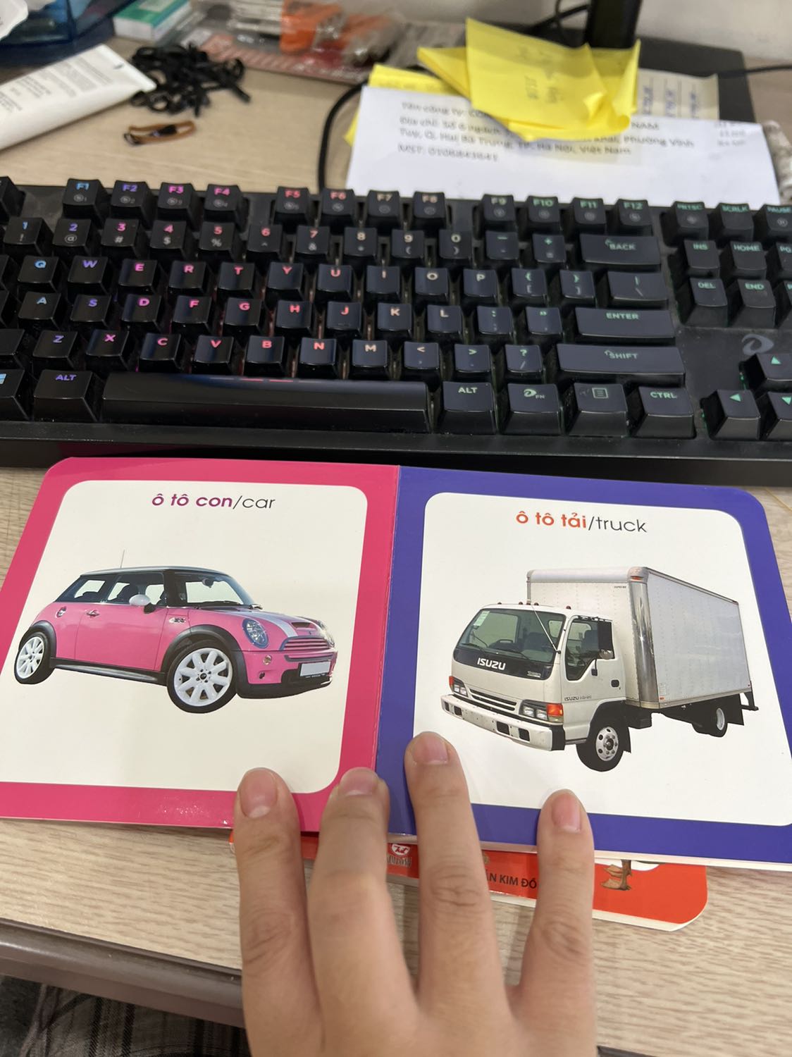 Sản phẩm như mô tả 
Sách cứng 
Nhưng hơi it trang 
Vẫn đánh giá 5 sao 
Giao hang siêu nhanh