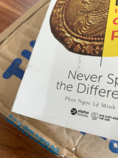 Sách bẩn khi vừa khui hàng