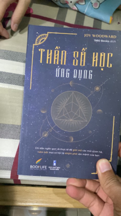 giao nhanh, sách đẹp, tuy nhiên phí ship của tiki còn cao, khó cạnh tranh được với ***