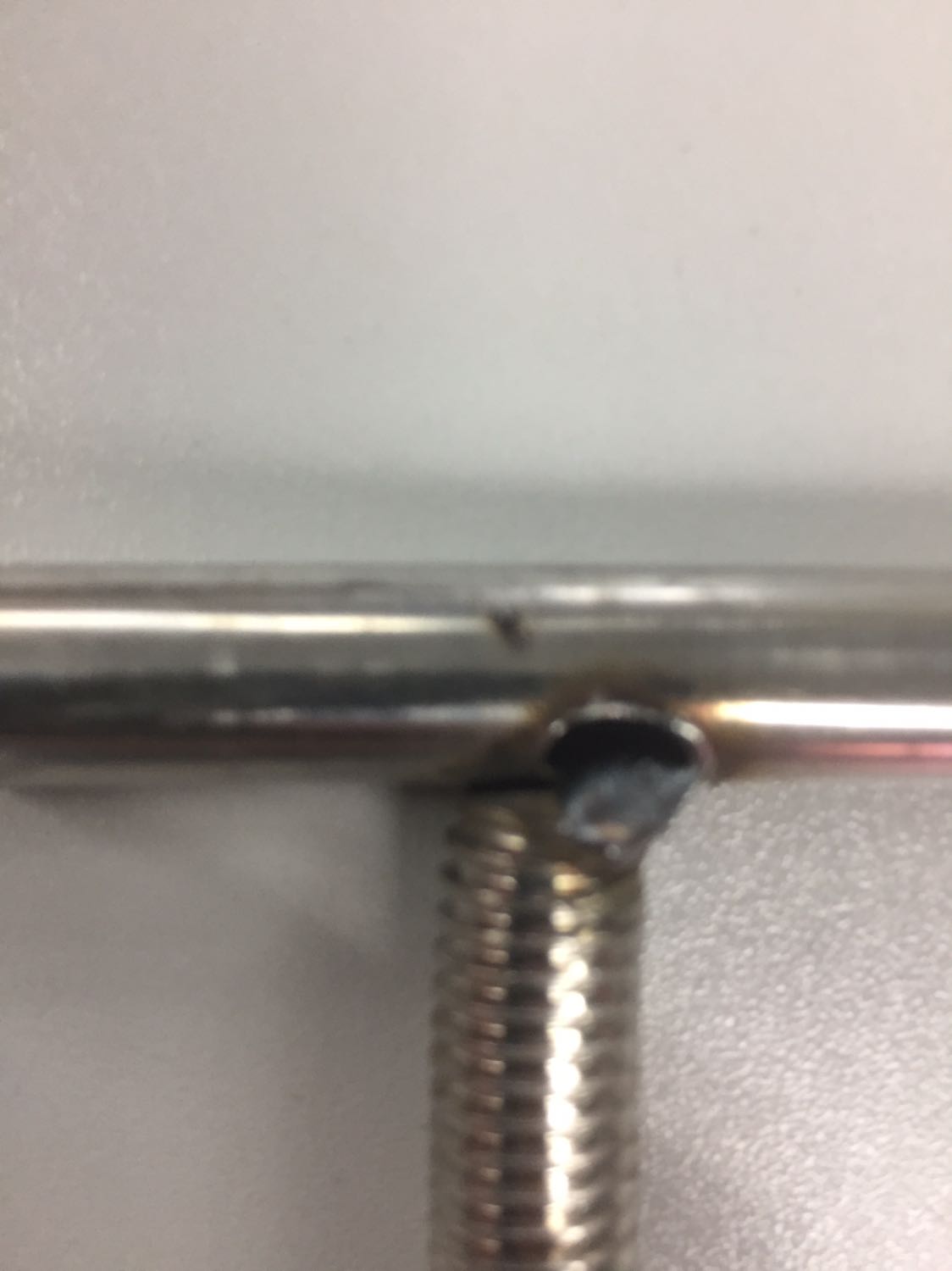 Cắt không đều, còn rất nhiều chỗ sắc nhọn