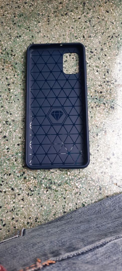 hàng bị lỗi núp hôm,gắn vào bị tắt điện thoại hoài,mic ngoài không đúng lỗ,mình muốn trả hàng lại shop ơi