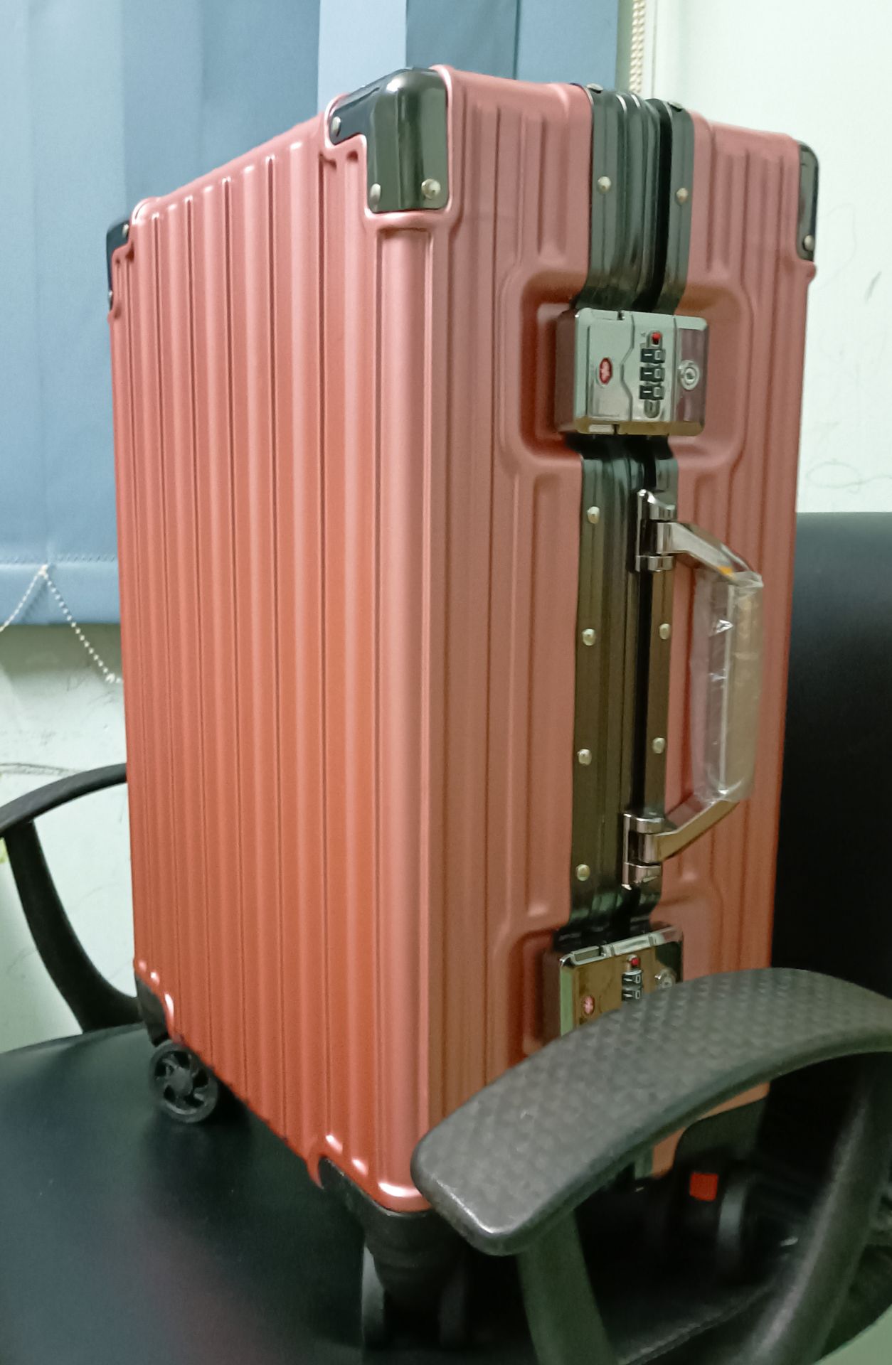 Thích bánh xe có thể tháo rời, ô khóa nhìn mướt. giao hàng nhanh.