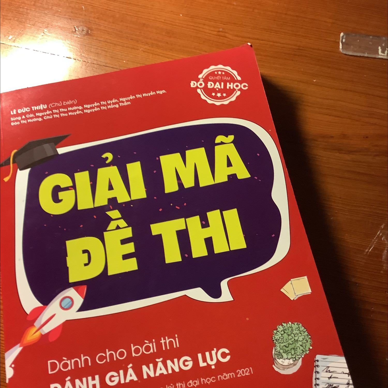 sách đẹp , shipper giao nhanh
Lỗi trang nhiều vô kể nha nhà sản xuất, cho 1 sao vàng ( 1 phần do cờ Tổ Quốc có 1 sao vàng)