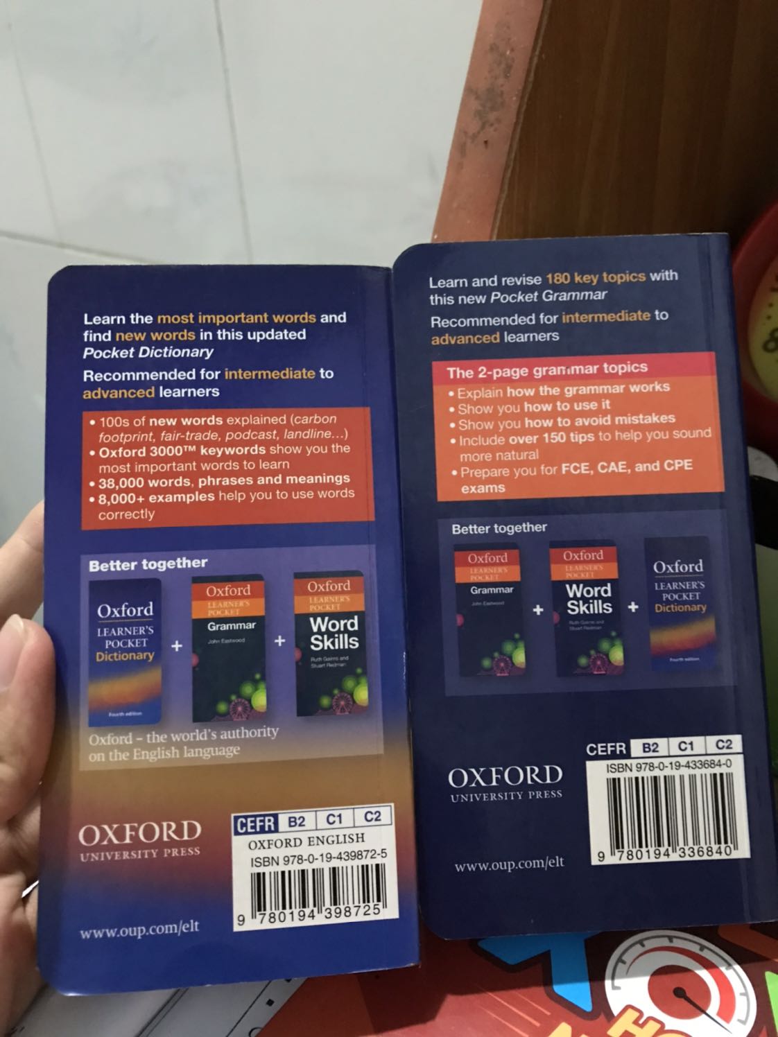 Rất hài lòng khi chọn từ điển này của Oxford. Vì là từ điển Anh-Anh nên các bạn cần nắm chắc phần viết tắt và ký hiệu ở trang bìa, rồi đọc đến hướng dẫn tham khảo bằng từ điển cho hiểu thì sẽ tra từ điển khá dễ dàng, không mất nhiều thời gian. Mua kèm thêm với Grammar để xem thêm. Còn WordSkills thì chưa tham khảo qua.