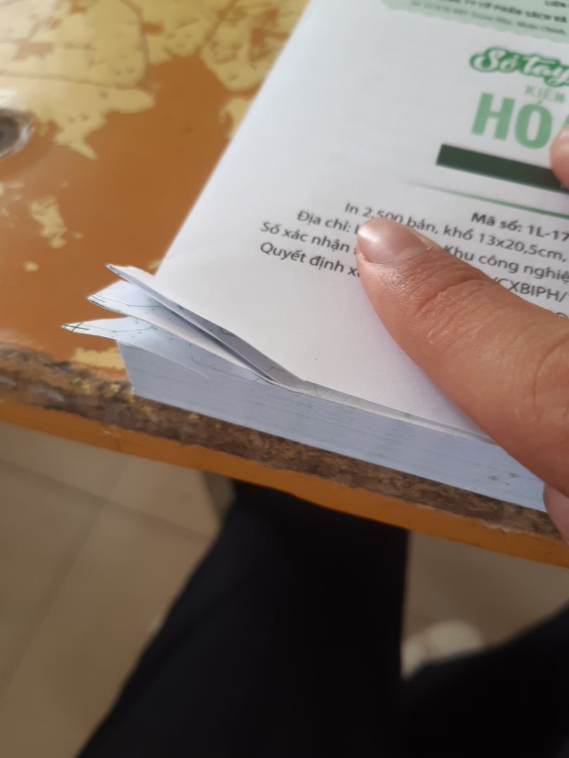 Sách in bị lỗi ở vài trang cuối. Các dạng bài trong sách cũng không sát với bài tập học trên lớp. Thế nhưng sách giải thích chi tiết các cách giải bài tập nên cũng khá là hữu ích. Cảm ơn.