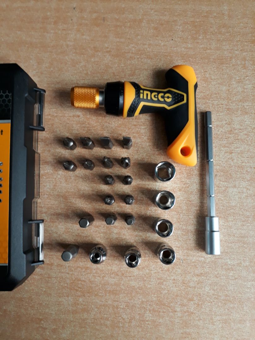 bộ này rẻ mà chất lượng phết, từ nay vặn dễ dàng hơn rất nhiều. Gọn gàng hơn, đỡ mất cong mang nhiều cây vít như trước kia. Cái này mình mua sale còn 99k, các bạn canh mua được thì mua