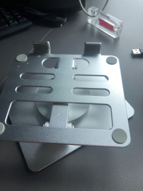 Giá đỡ rát đẹp, cứng cáp chắc chắn hợp kim nhôm nguyên khối, ipad bự xoay vẫn trụ vững đáng tiền bỏ ra