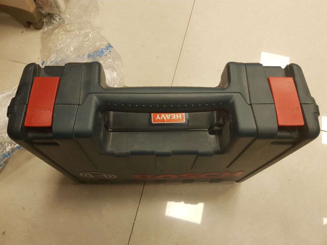 Nhận hàng đúng hẹn, bọc một lớp mút cảm giác không được cẩn thận, vỏ hộp bụi và hơi cũ. Tuu nhiên khoan mới, acitve bảo hành chính hãng, chạy ổn định, phù hợp dùng gia đình, hàng sản xuất malaysia.