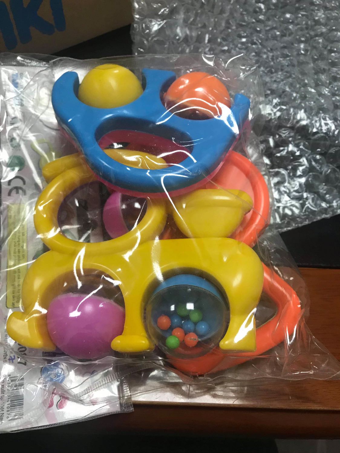 Cái này mình mua gửi tặng ng nhận luôn mà lại ko đúng như sp trong hình. Bạn mình ko muốn phiền phức đổi trả nên mình ko đổi. Mẫu nhận được mình ko ưng ý tý nào, so với mẫu trên hình.