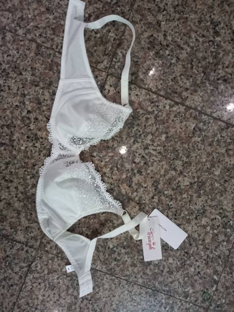 Có gọng. Ko mút. Ok.