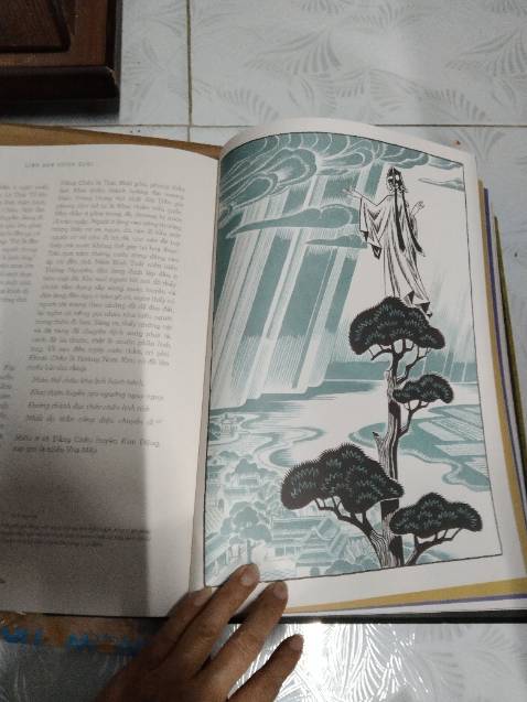 Mình mới nhận sách xong. Sách bìa cứng chắc chắn, giấy dày in hình rõ đẹp. Rất đáng tiền, nội dung thì mình chưa đọc. Khi nào đọc xong thì sẽ review tiếp.