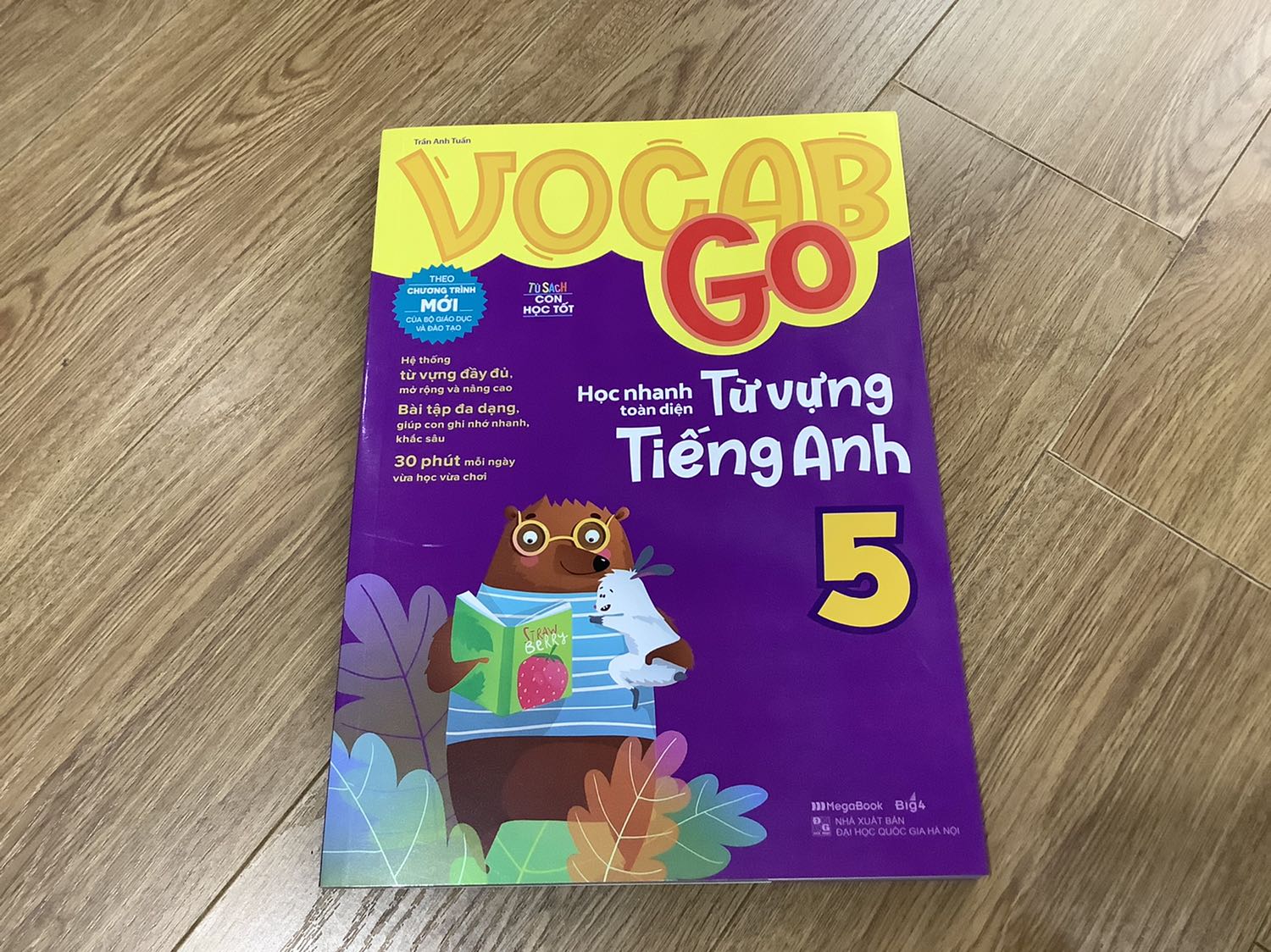 Sách in đẹp, nội dung bình thường, giống kiểu học tiếng anh ngày xưa