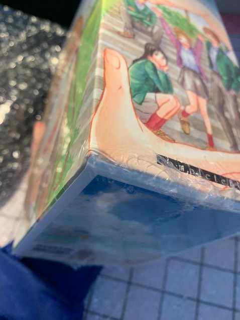 df khá nhiều chỗ, box thì không nói nh truyện cũng bị
đã dặn shop gói hàng thật kĩ rồi nh vẫn dính df