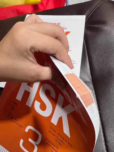 Chất lượng được nhưng vận chuyển bị móp méo sách.