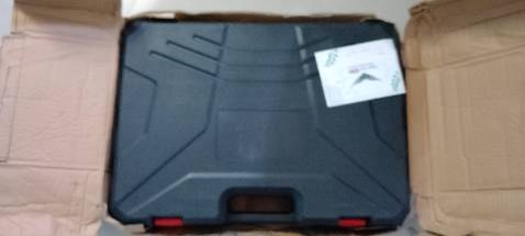 Điểm +: Máy khá mạnh, combo đủ sử dụng cơ bản khoan, cắt, khoan đục bê tong ở mức độ vừa phải, pin dung lượng cao
Điểm -: Hộp đựng không phải là hộp đựng chuyên dụng nên sử dụng hơi bất tiện, chất lượng vỏ hộp không tốt lắm, máy khá (+) nóng khi sử dụng.