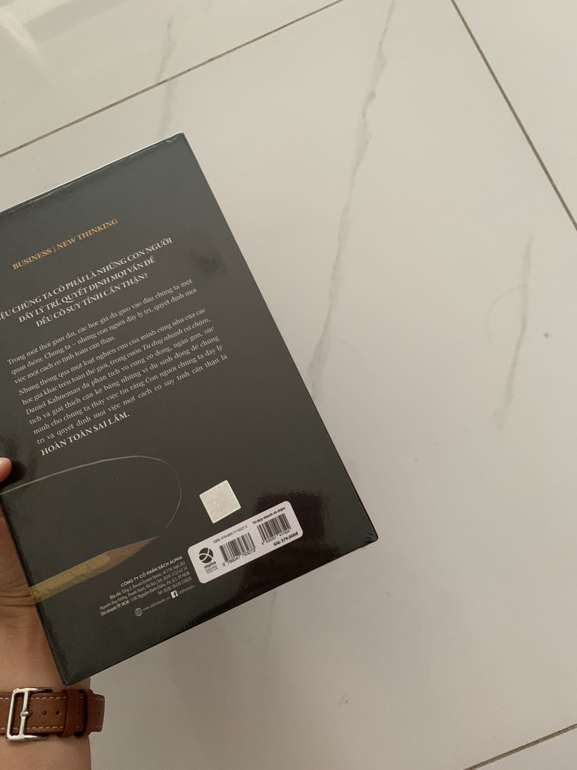 Một trong những cuốn sách đạt giải Nobel của thế giới. Mình mua sách thấy nhà cung cấp đóng gói khá kĩ và giao nhanh. Sách bọc cẩn thận có hình ảnh đính kèm. Bìa sách cứng giá trị trên 300k nhưng mình mua tiki với nhà cung cấp này giảm gần 50% và rất chất lượng. Vote 5 sao cho services tốt từ người bán. Cảm ơn shop nhiều 😘😘😘