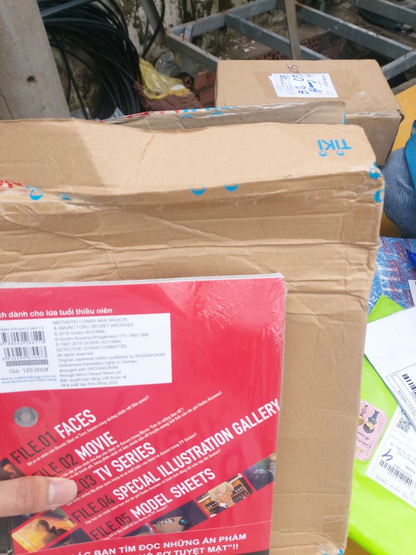 Giao hàng nhanh.
Hộp móp, sản phẩm ko còn nguyên vẹn, bị cong vẹo.