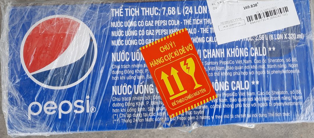 Đóng gói cẩn thận, giao hàng nhanh, hôm qua đặt, hôm nay nhận được hàng, hàng chất lượng pepsi phiên bản giới hạn được tặng kèm lốc trà ô long nữa. Rất tuyệt vời