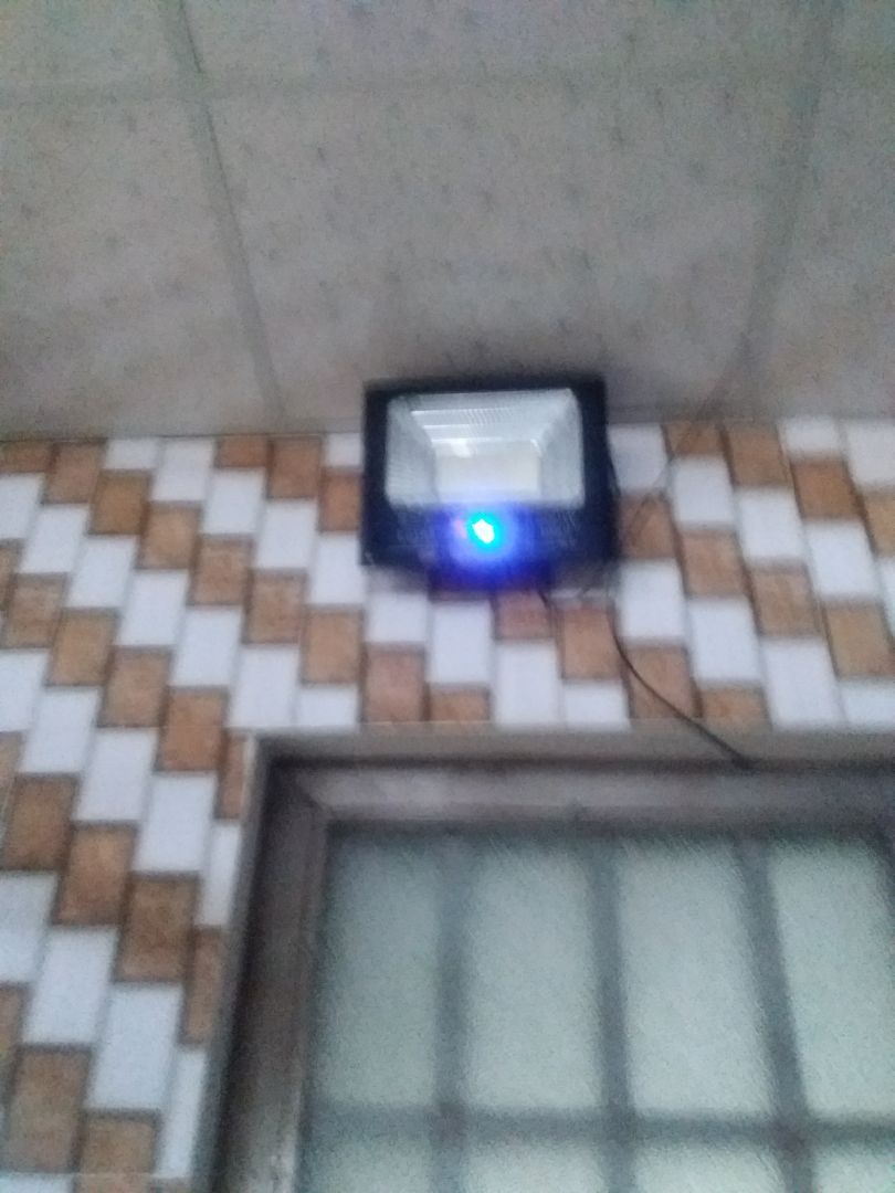 mua 1 lần rồi.đèn báo pin chỉ còn 3 bóng.đỏ xanh da trời.xanh lá cây.2 bóng đi theo ông bà rồi