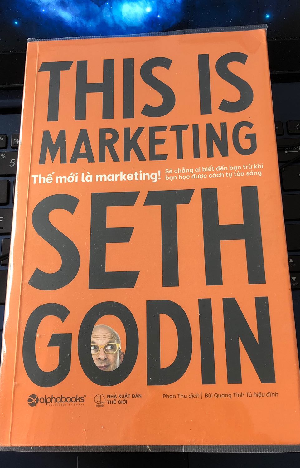 Quyển sách đưa ra rất nhìu góc nhìn hay về marketing mà trc giờ mình đã lầm tưởng. Nếu thật sự áp dụng đc chúng bạn sẽ k chỉ tạo ra sự thay đổi cho chính mình mà có tạo nên những ảnh hưởng đến người khác. Suy cho cùng mục đích cuối cùng marketing vẫn là tạo nên giá trị, chia sẻ giá trị