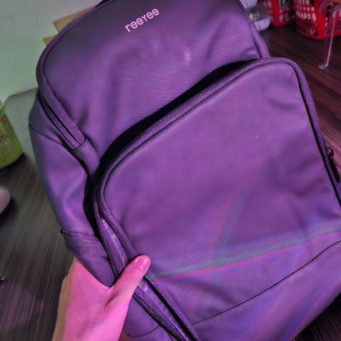 Chất liệu tốt có vẻ bền có lớp chống sốc, ngăn giữ nhiệt