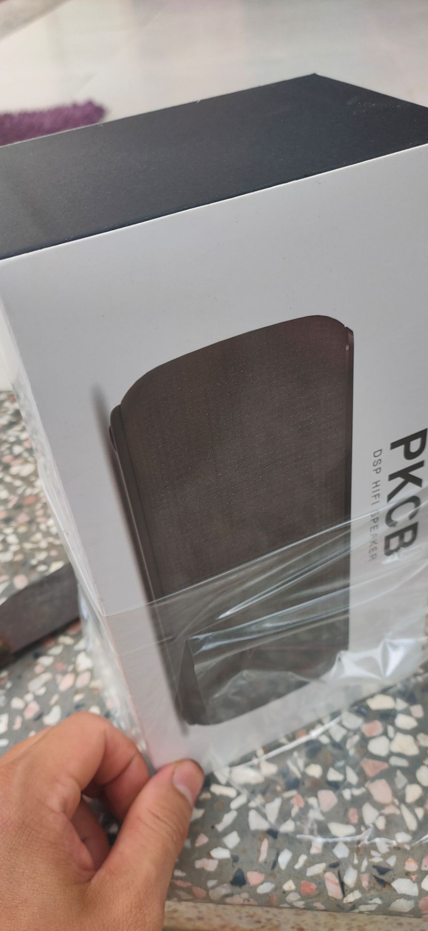 loa dành nghe nhạc remix.  bass căng.thích hợp nghe trong phòng nhỏ. .(chỉnh chế độ để nghe nhạc vàng.thì tiếng nhỏ. nghe ổn . ) nhắc lại loa nghe nhạc bass thôi nhá..mới mua ngày 28.6.2022.