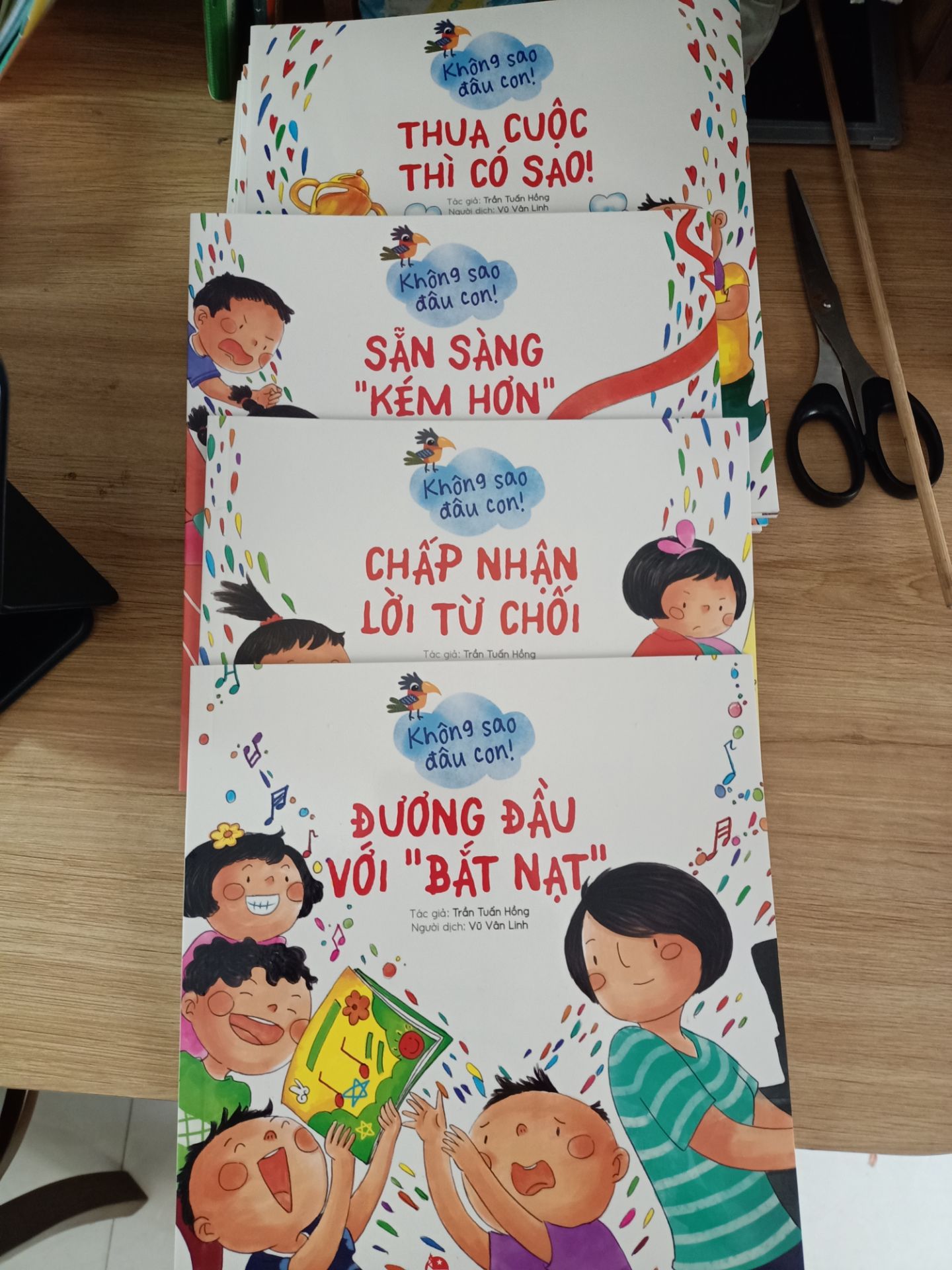 Bộ sách này đẹp ghê, hay nữa, phù hợp trẻ nhỏ, mình mua hết bộ 17 quyển luôn. Các ba mẹ nên mua về đọc cho con nhé.
