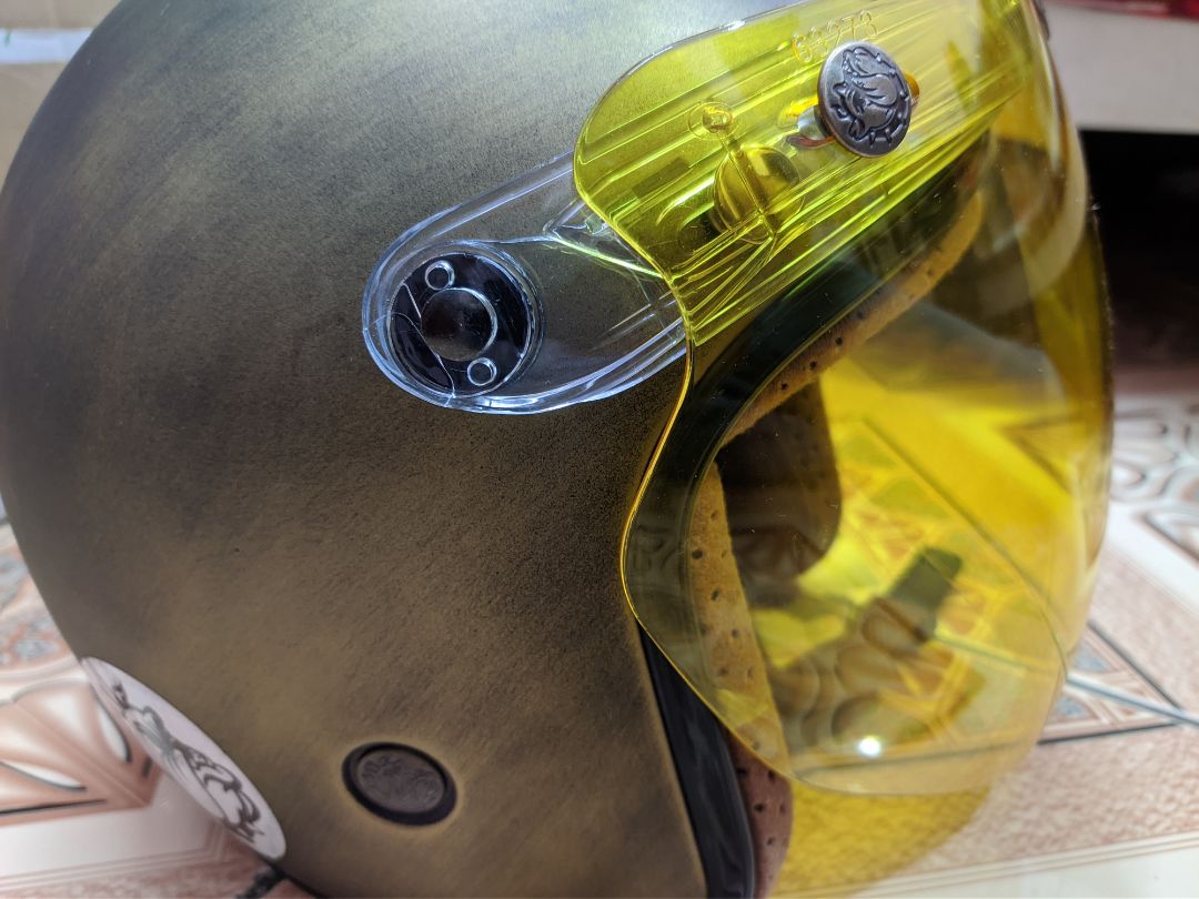 Giao hàng quá lâu nên trừ 1 sao. Kính che chắn tốt. Chờ hôm nào trời mưa để *** khả năng cản nước bắn và cải thiện tầm nhìn mới chắc đc. 😁 Giao hàng quá lâu nên trừ 1 sao. Kính che chắn tốt. Chờ hôm nào trời mưa để *** khả năng cản nước bắn và cải thiện tầm nhìn mới chắc đc. 😁