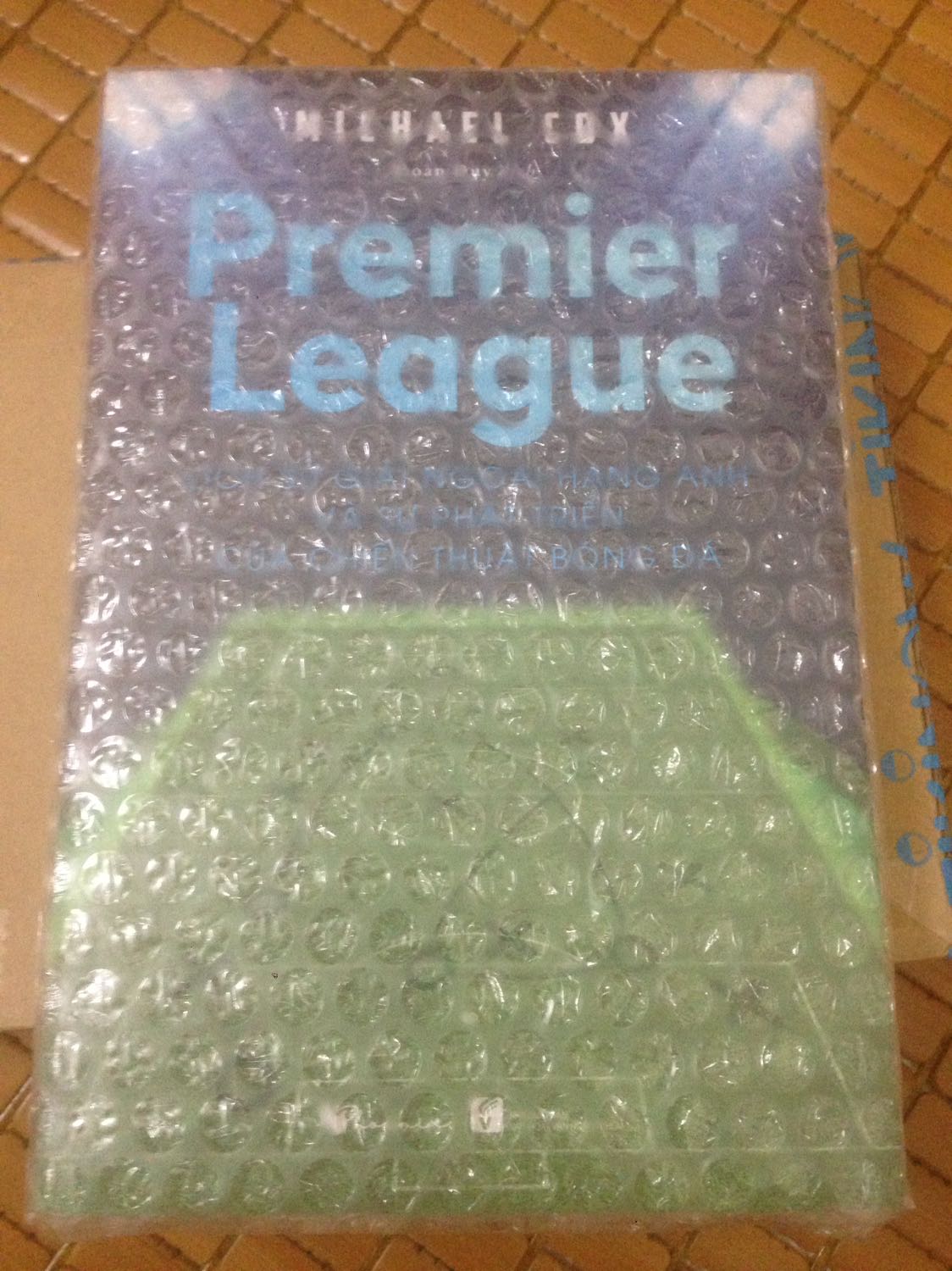 Sách được đóng gói cẩn thận. Gáy sách tốt. Giao hàng nhanh. Cơ bản là như vậy tầm mấy tháng nữa mình đọc xong thì sẽ nói kĩ hơn về nội dung sách cho mọi người tham khảo.