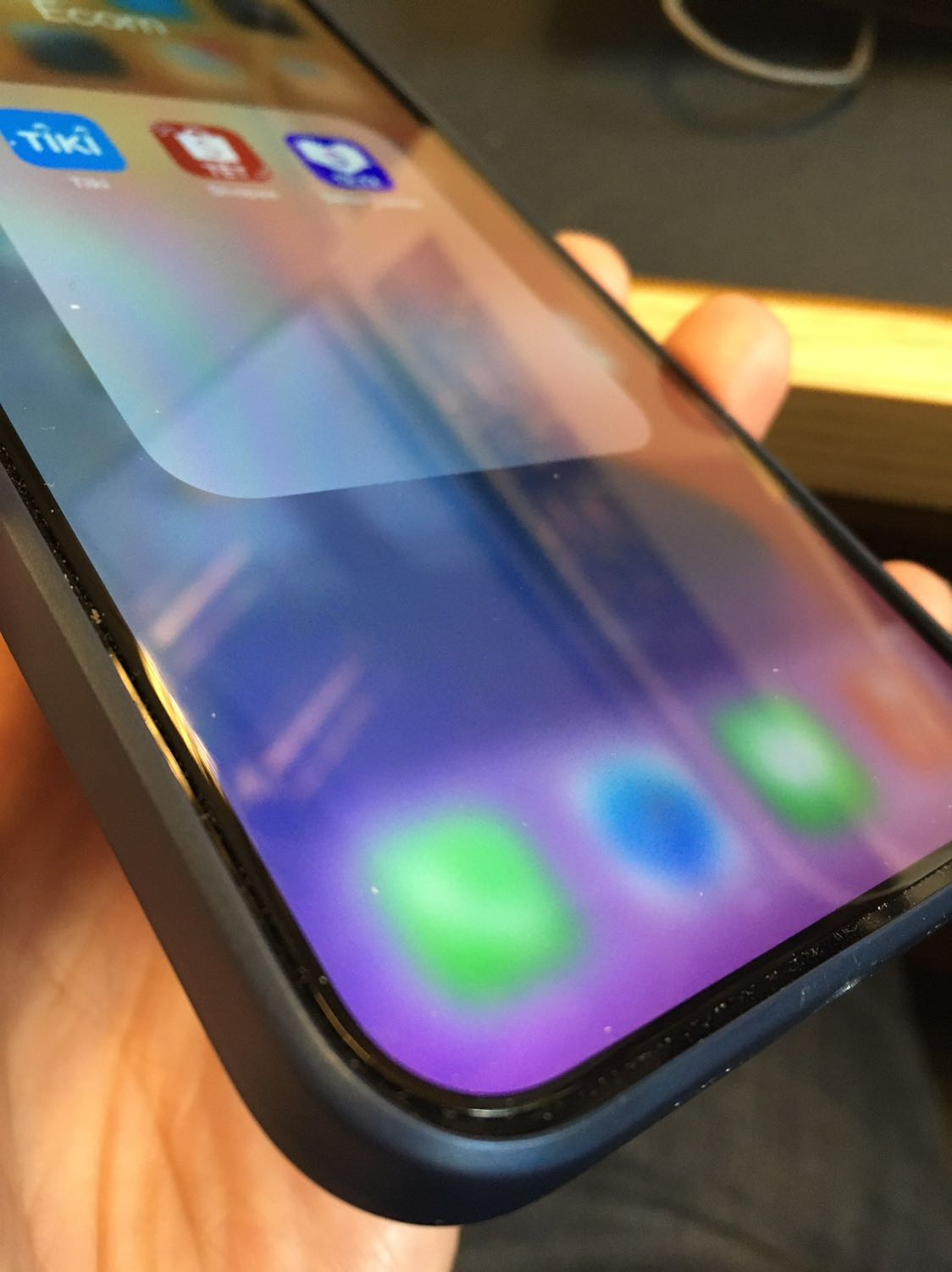 Sản phẩm tốt, dán lên máy rất vừa và gần như không nhìn thấy miếng dan. Rất đẹp