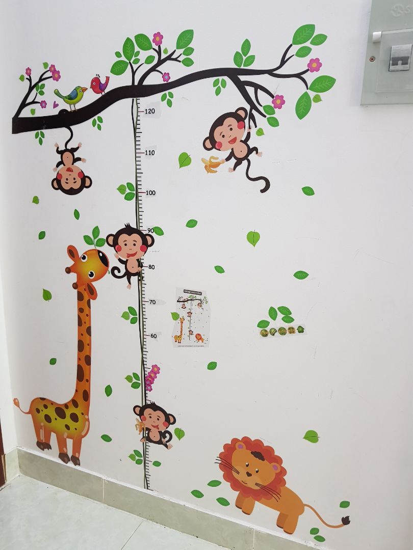 Decan đẹp, mình và bé nhà mình rất thích. Nhưng do ko để ý nên dán nhầm thước đo chiều cao. Mọi người mua về dán nên để ý kỹ nhé. Chiều cao từ 60cm trở lên nên chừa phía dưới cho đúng kích thước.