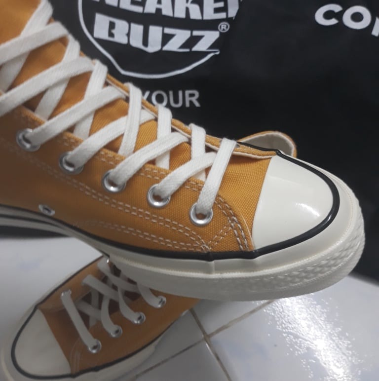 giày đep lắm ạ. nên True size. còn được tặng 1 đôi vớ, 2 túi ( 1 túi converse + 1 túi của sneaker buzz)  đặt hôm trước. hôm sau giao hàng luôn. siêu nhanh