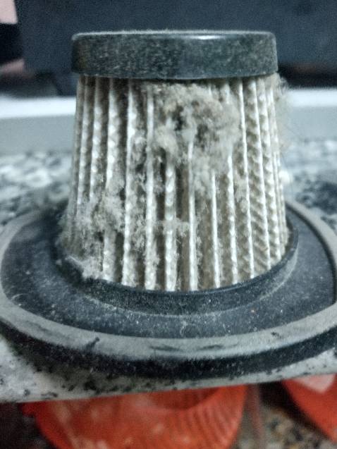 Mua xài cho oto, nhưng xài hút sàn gỗ, ghế sofa, giá sách quá tốt. Máy mạnh, hút sạch, vệ sinh dễ dàng. Có điều ko rõ các lá cản bụi bằng nhựa hay ko, nên ko rửa nước mà chỉ dùng bàn chải vệ sinh. Hi vọng sài bền bỉ! Shop giao hàng chỉn chu, hàng chính hãng.