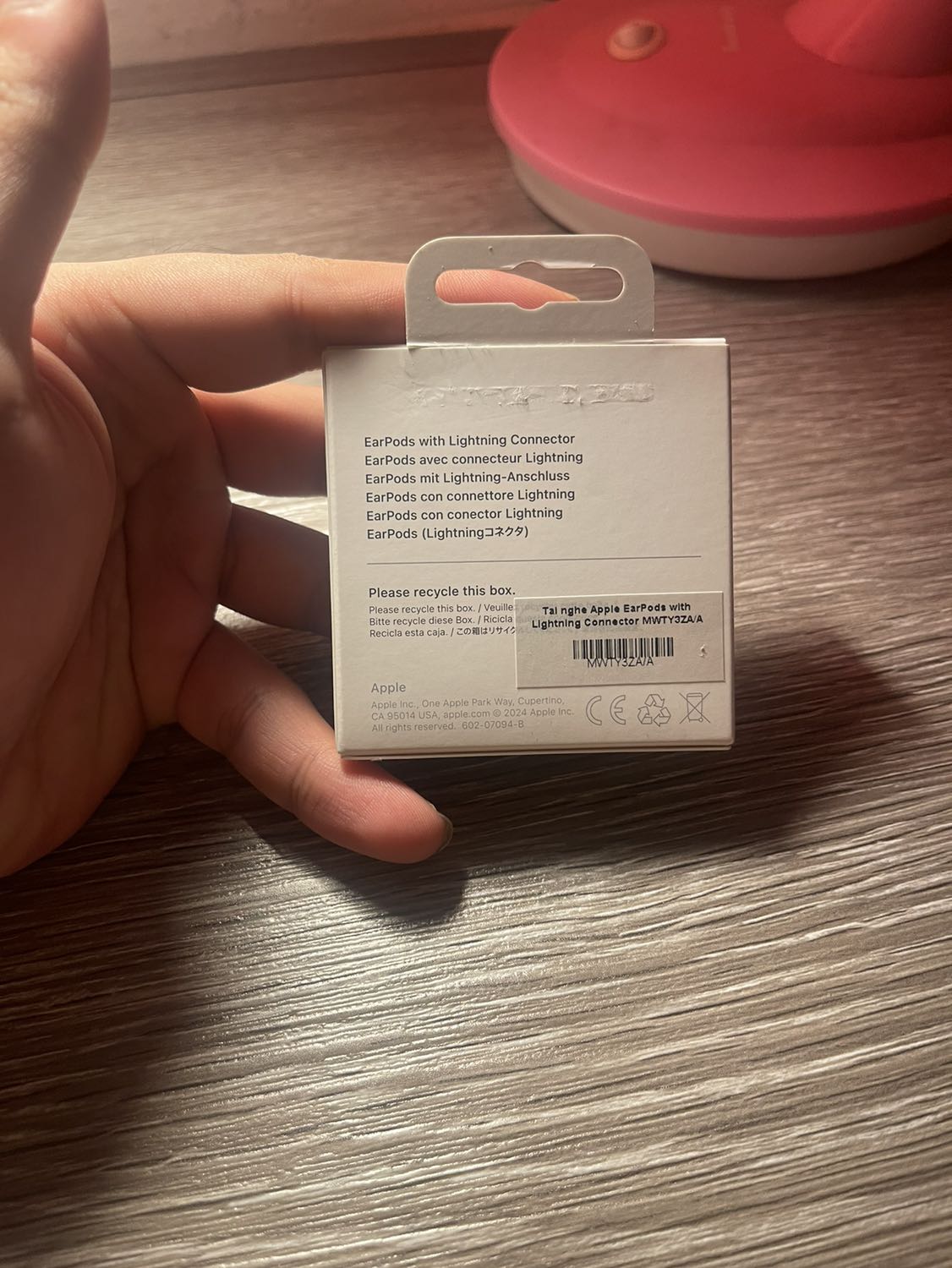 Uầy, tai nghe chính hãng đỉnh thực sự , trước toàn mua mấy cái tai chưa tới 200 nghe không hay lại còn hay hỏng , khuyến khích nên mua nhé mọi người. 
5 sao cho tiki không có nhưng :>>>