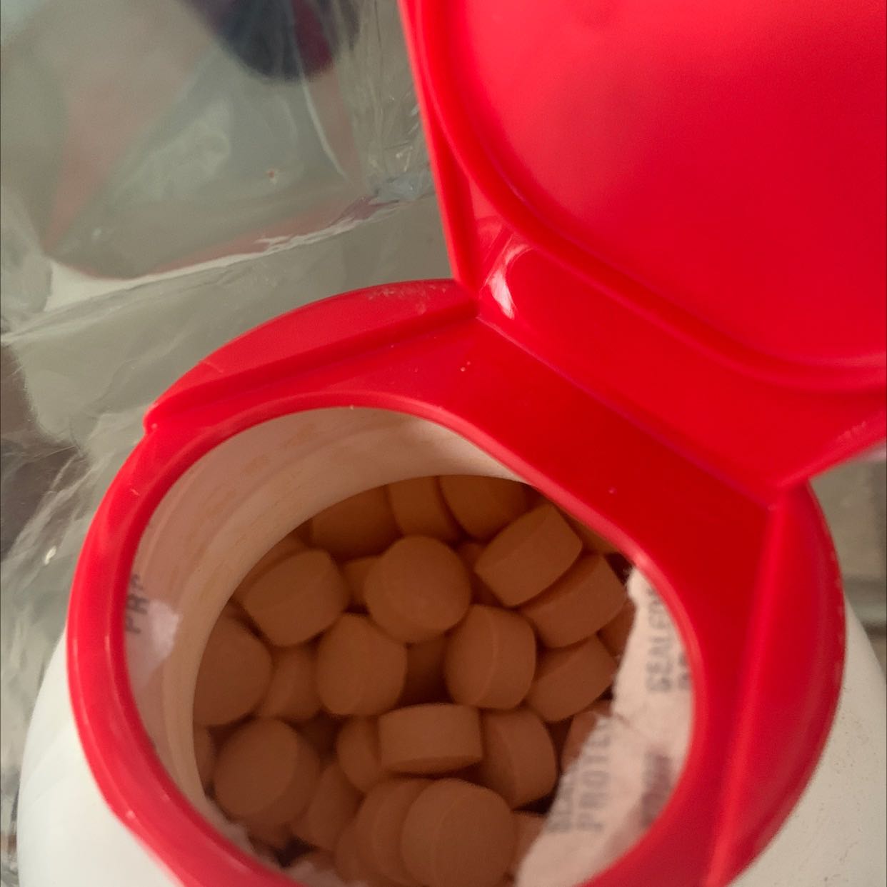 Sản phẩm nguyên vẹn, không chảy nước, hộp đóng kín, còn kèm thêm quà tặng, rất chu đáo, cảm ơn