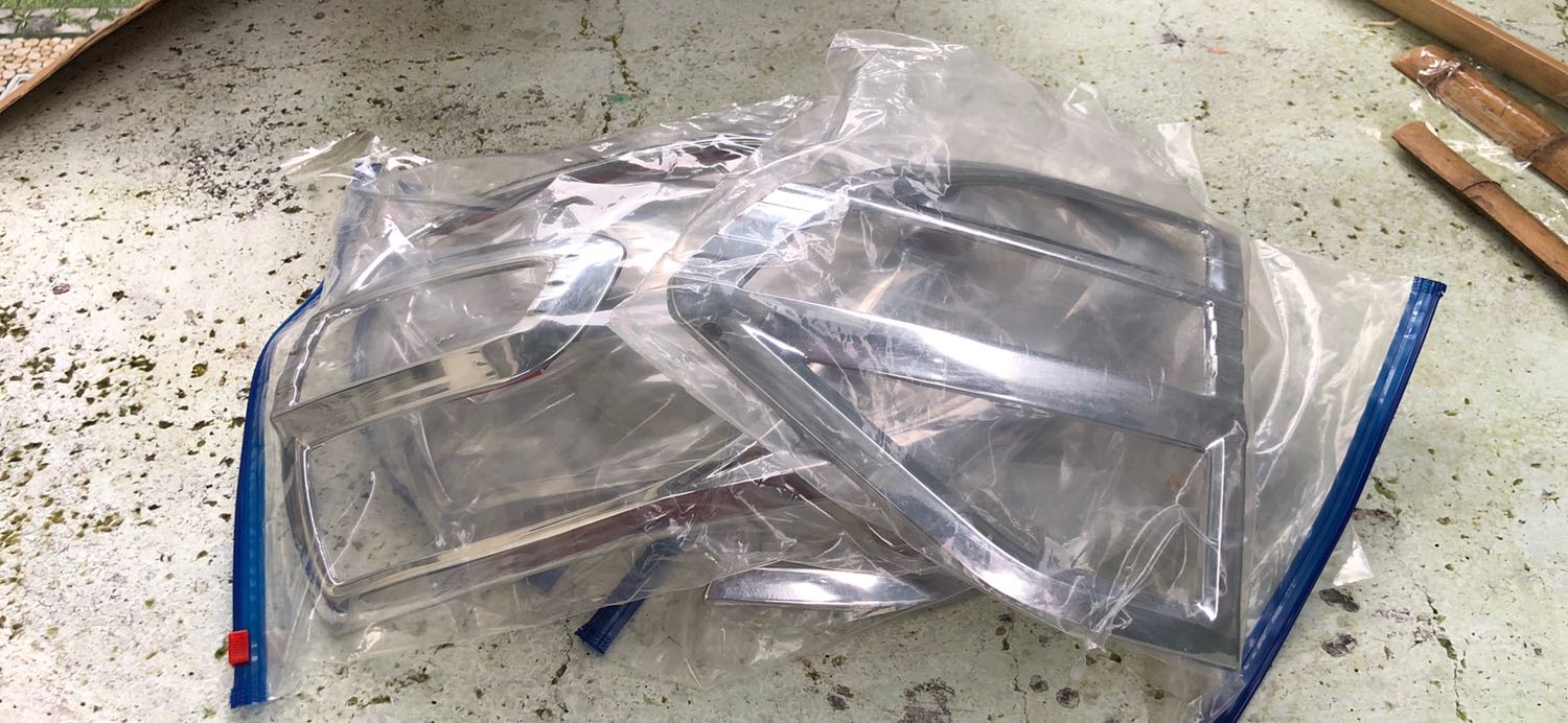 Giao hàng ko đúng hình sản phẩm. Ốp đèn hậu fortuner không đúng