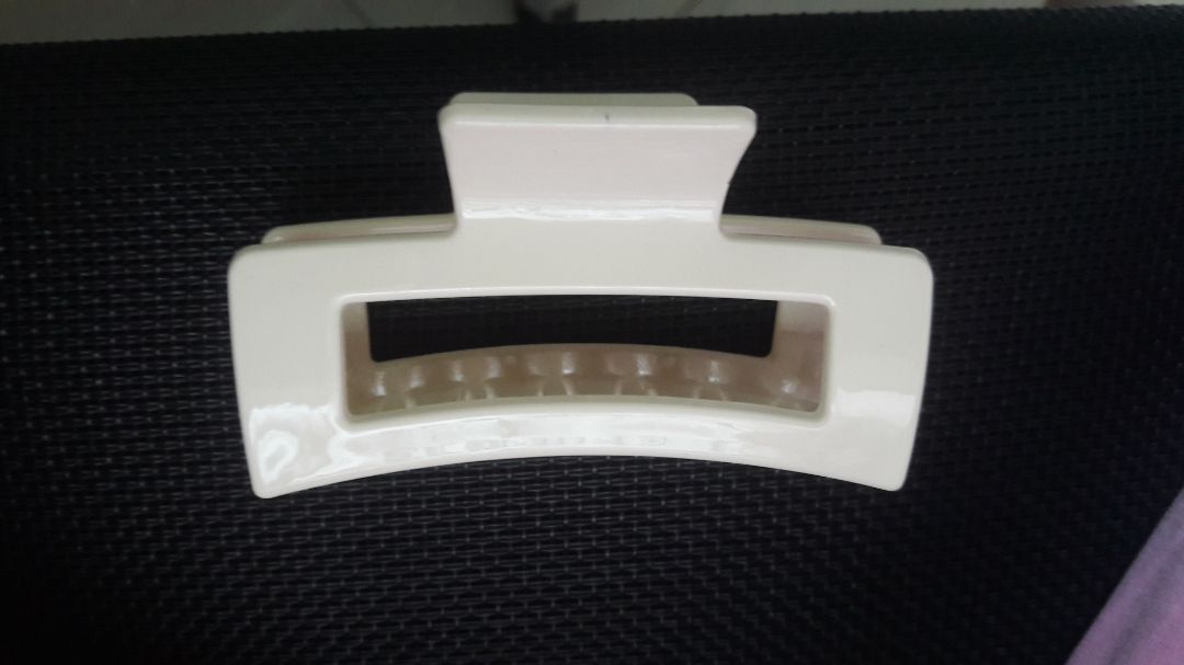 Kẹp ở ngoài màu rất khác so với trong ảnh