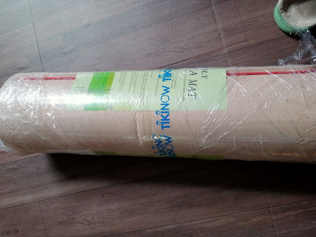 màu bất kỳ nhưng shop gửi mình một cái màu hơi quá sáng :(( nhưng thôi đành luôn. Ngoài điểm này thì tất cả đều ok, đều đầy đủ. Do shop ở tận miền Bắc nên giao có hơi lâu hơn. Cái này cũng dễ hiểu nên mình không phàn nàn. Cảm ơn tiki, cảm ơn shop nhiều nhé!