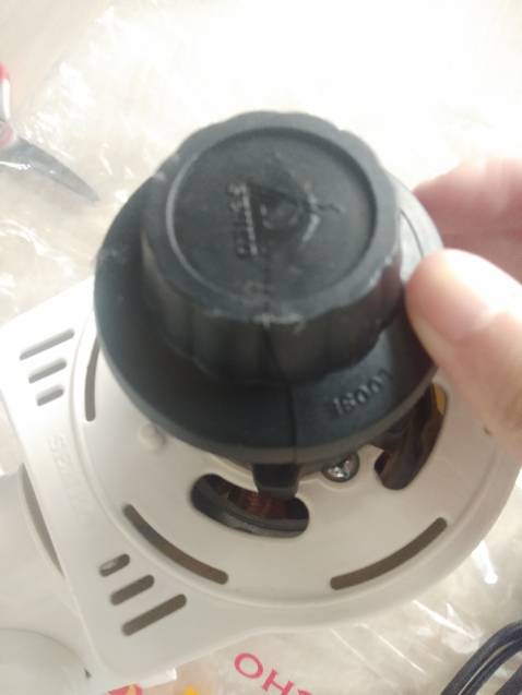 khâu đóng gói sản phẩm thì sơ sài ( chỉ có bọc ni lông bỏ vào ) không có sốp để chống va đập nên bên vận chuyển nếu vận chuyển không khéo thì dễ bị bể vỡ sản phẩm( và mình đã bị vỡi sản phẩm ) . khi sử lí vấn đề sảm phẩm lỗi thì cửa hàng này phản hồi rất lâu thích thì nhắn thích thì không không thèm trả lời nên cho mình cảm giác rất tệ .Nên là mấy bạn có đọc thì nên cân nhắc cửa hàng này và mong cưa hàng thay đổi để nhiều KH sau không bị gặp trường hợp giống mình. khâu đóng gói sản phẩm thì sơ sài ( chỉ có bọc ni lông bỏ vào ) không có sốp để chống va đập nên bên vận chuyển nếu vận chuyển không khéo thì dễ bị bể vỡ sản phẩm( và mình đã bị vỡi sản phẩm ) . khi sử lí vấn đề sảm phẩm lỗi thì cửa hàng này phản hồi rất lâu thích thì nhắn thích thì không không thèm trả lời nên cho mình cảm giác rất tệ .Nên là mấy bạn có đọc thì nên cân nhắc cửa hàng này và mong cưa hàng thay đổi để nhiều KH sau không bị gặp trường hợp giống mình.