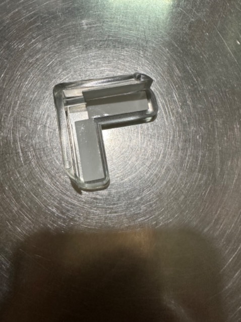 Sản phẩm khá ổn,thích hợp với các góc cố định còn riêng mình sử dụng cho tủ có bánh xe thì 2 tủ cọ nhau bịt góc sẽ rớt ra