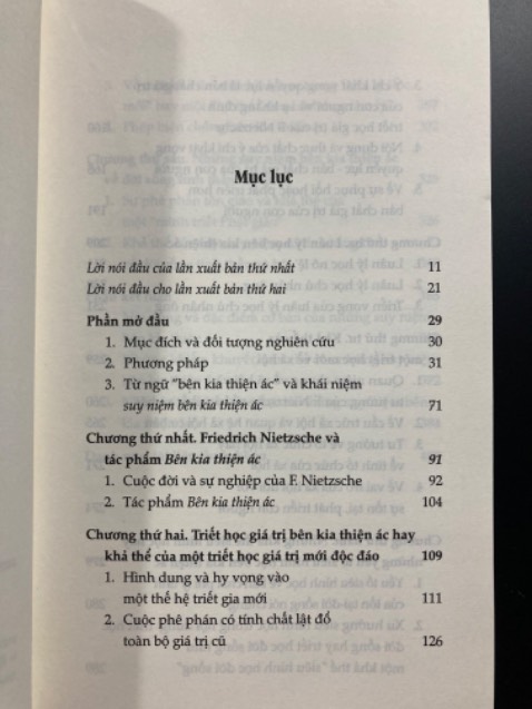 Mình biết đến Triết Gia nhờ video của Thầy Dũng(hiện đang giảng dạy bên Hoa Sen). Các tư tưởng sẽ rất dễ gây hiểu nhầm vì đc diễn đạt bằng lối văn trương rất là văn học trong một tác phẩm triết. ANh Chị để có những cảm nhận thêm của riêng mình