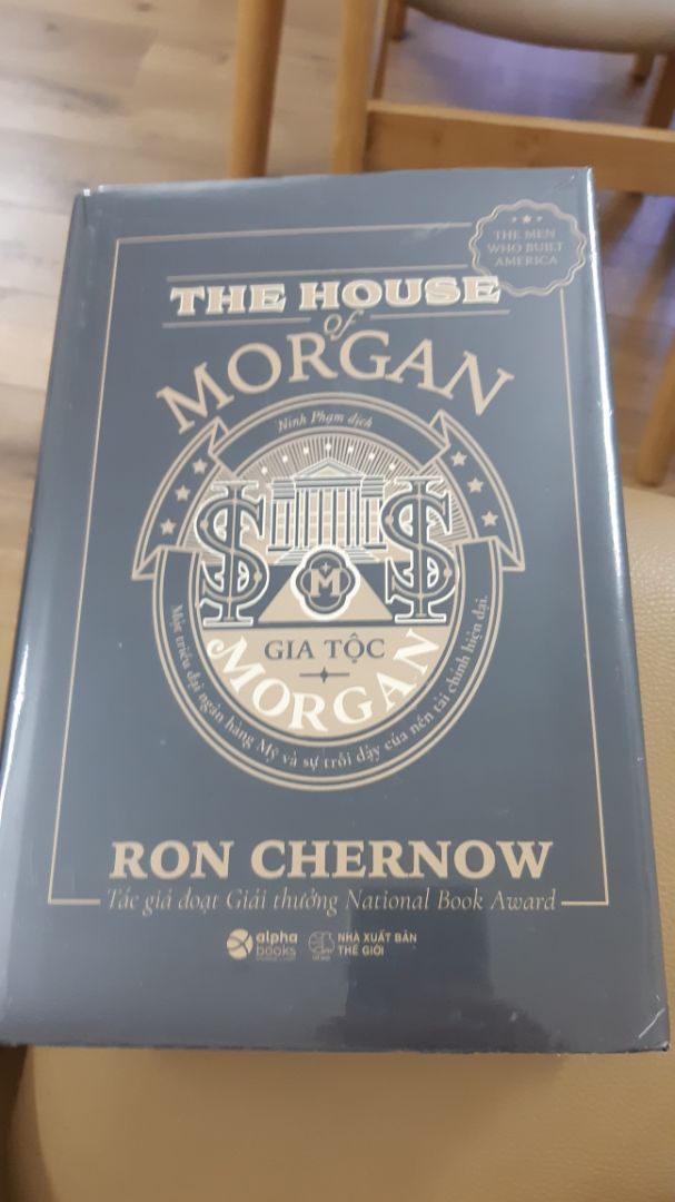 Sách được TIKI giao rất nhanh, mình đặt từ 11h trưa mà 3h chiều đã có rồi. Hộp được đóng gói cẩn thận, ko móp méo. Sách bọc rất kĩ, mở ra hít mùi sách là đã có cảm hứng đọc rồi. Cảm ơn TiKi.