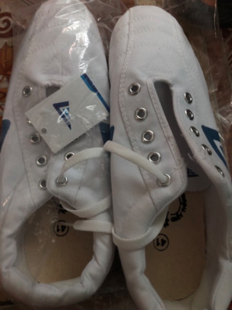 Giao hàng không đúng như hình. Ko bao giờ mua lần 2