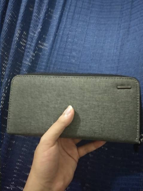 Ví cầm tay này ko thực sự tốt lắm, khoá kéo lỏng Ví cầm tay này ko thực sự tốt lắm, khoá kéo lỏng