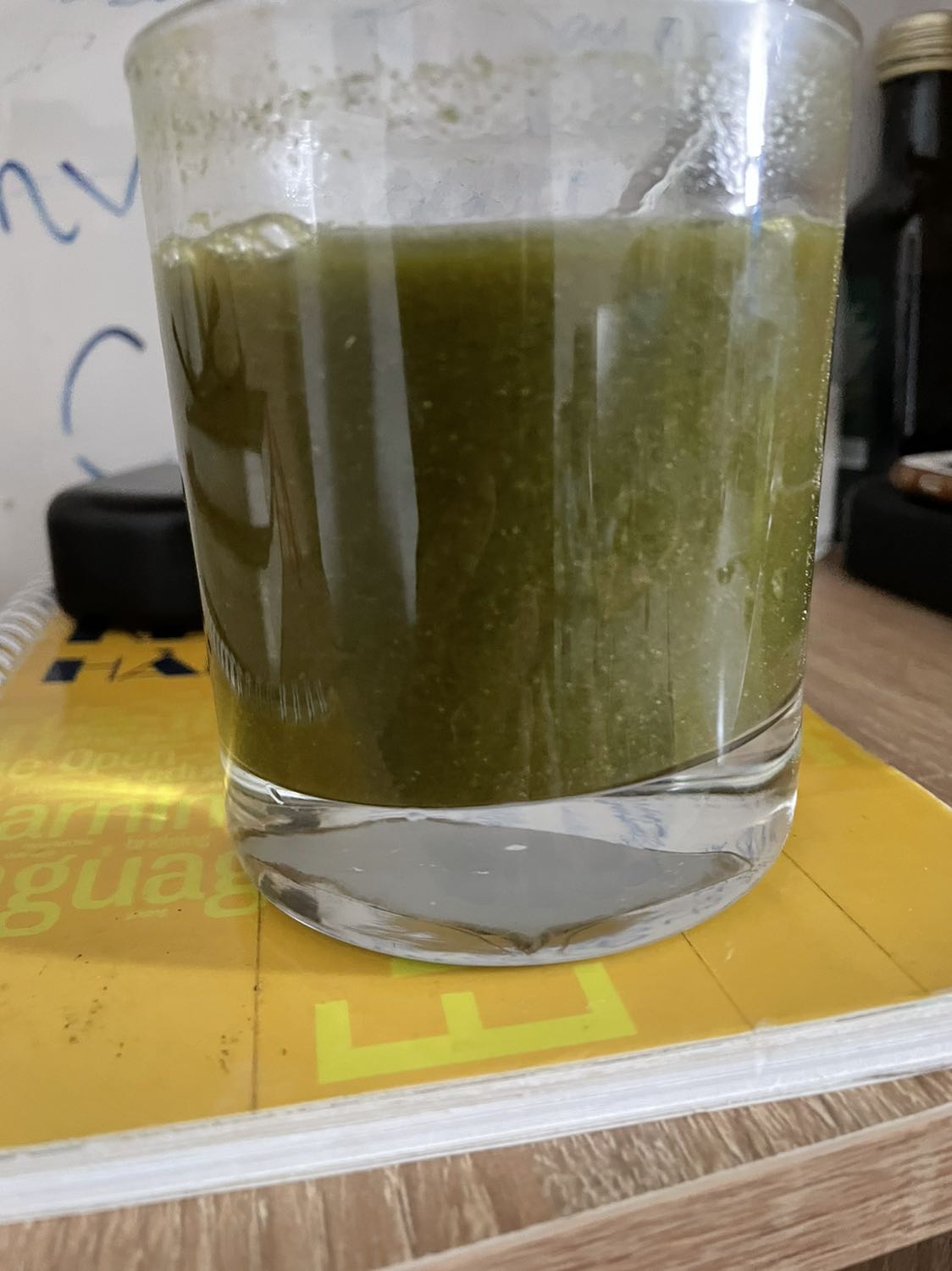 Lần đầu mua thì bột màu xanh, pha nước cũng mày xanh tươi rất đẹp.
Mua lần 2 thì bột màu tái nhợt, pha nước cũng ra màu tái nhợt nhìn ghê ghê, ko biết chất lượng thế nào luôn.