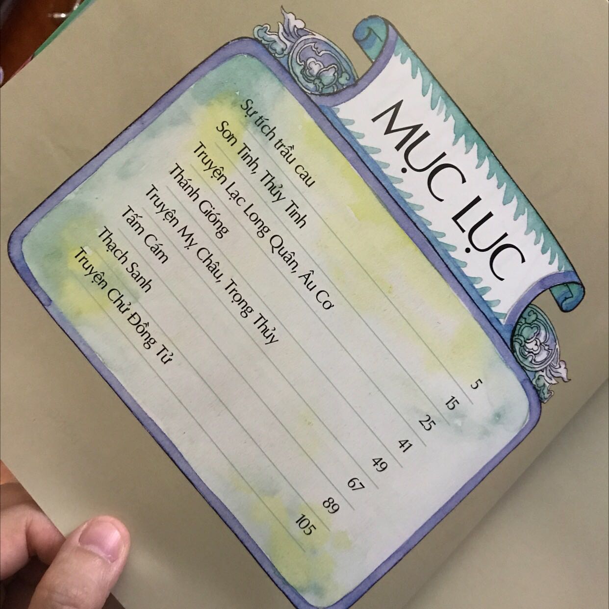 Truyện cổ tích Việt Nam bằng thơ của tác giả Thái Bá Tân viết vần điệu rất hay. Tranh minh hoạ của hoạ sỹ Chu Linh Hoàng đẹp và nhiều màu sắc tươi vui, mang nhiều nét truyền thống văn hoá, kiến trúc Việt Nam. Mình rất thích.