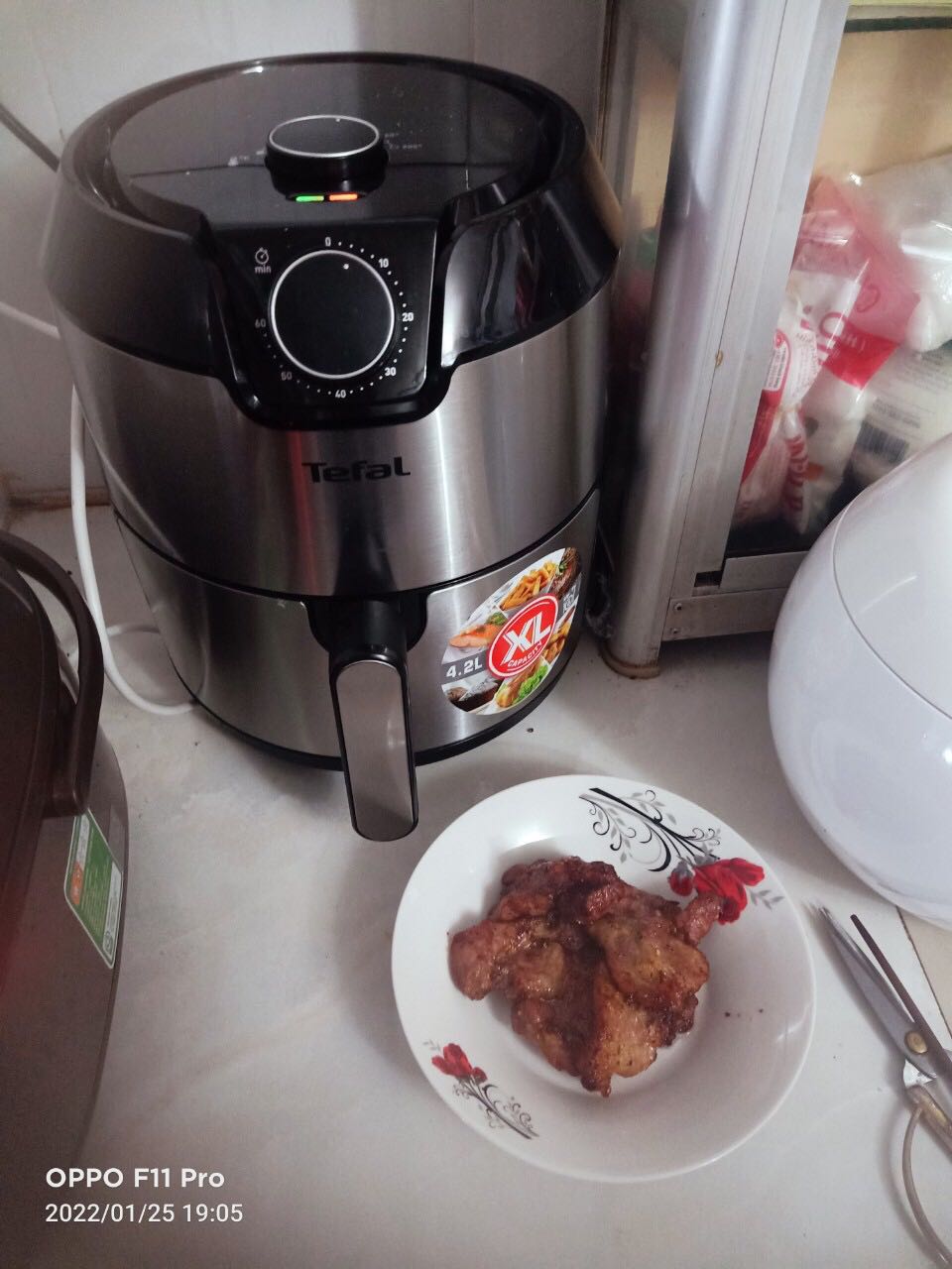 Mua trong đợt khuyến mãi ,vừa tiết kiệm tiền ,vừa mang về nhà được nồi chiên xịn xò cho ba mẹ ,thành quả thì mềm thơm đáng đồng tiền.